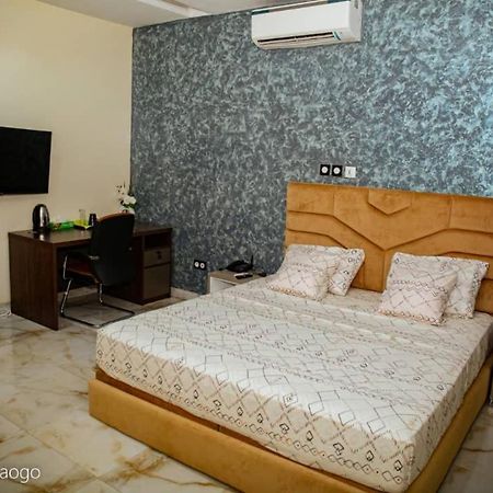 Complexe Hotelier And Уаґадуґу Екстер'єр фото