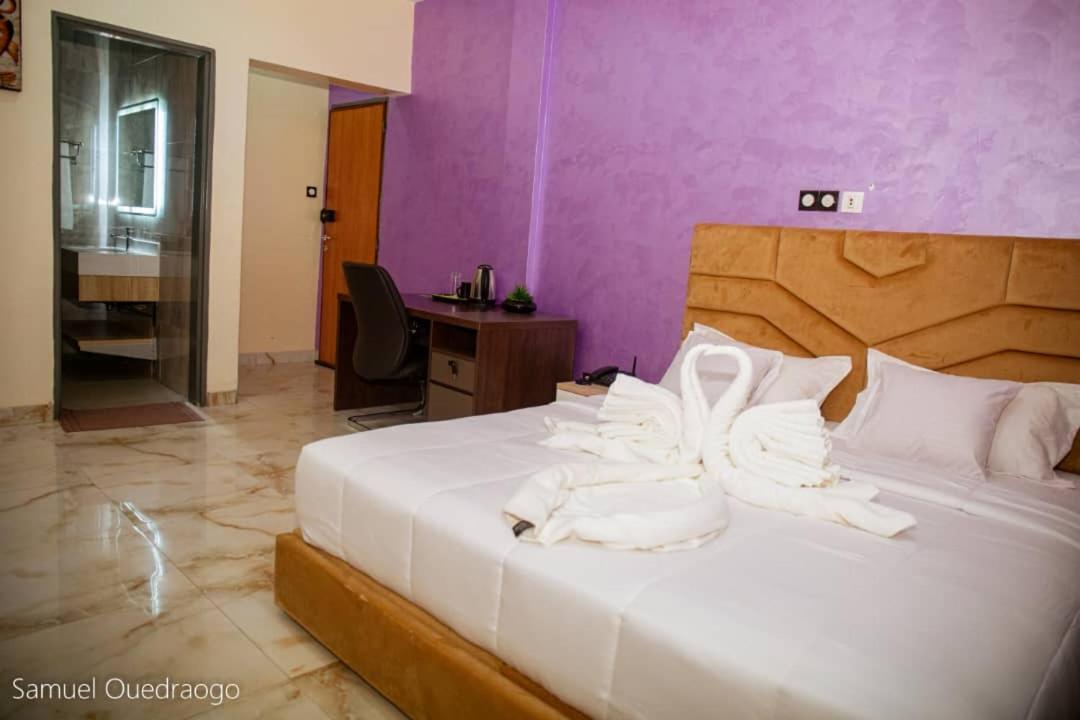 Complexe Hotelier And Уаґадуґу Екстер'єр фото